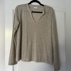 Long sleeve v neck top
